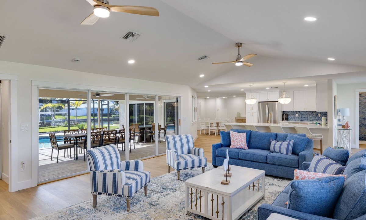 Shell Harbor House | Gorgeous waterfront Villa on cul-de-sac near beach