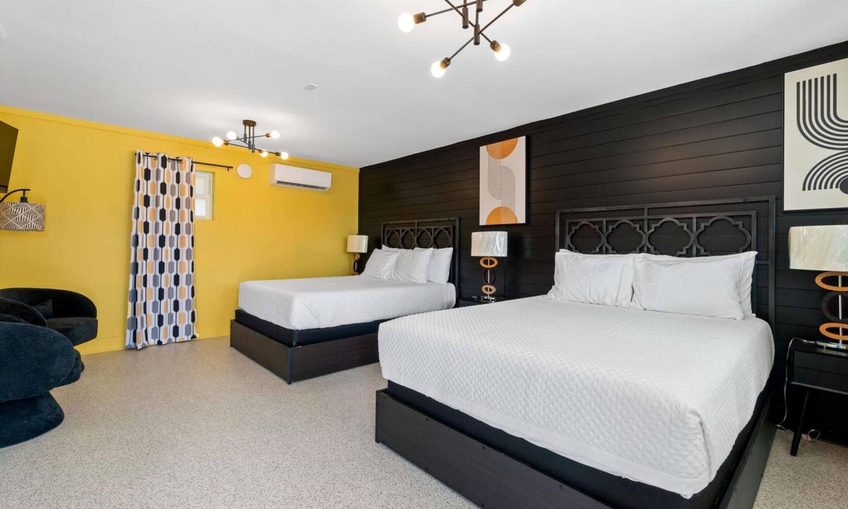 Port St. Joe Hotel | Gracie Fontaine | Sunny Yellow Boutique Suite
