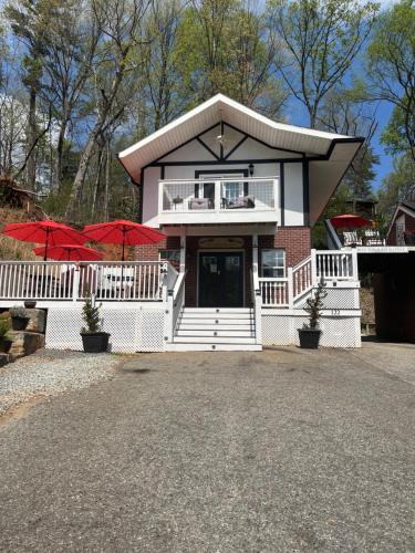 Lake Lure Bed & Breakfast | Grafton Lodge