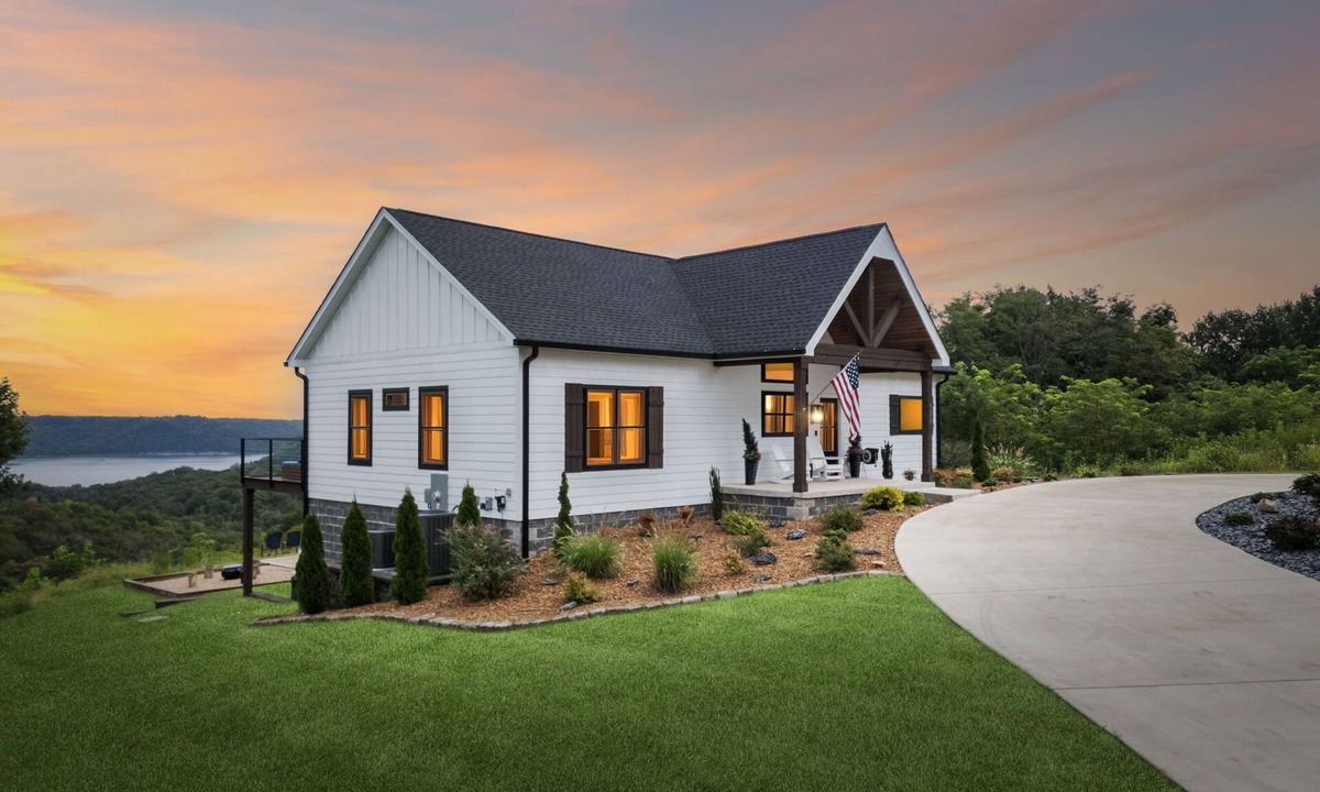 Smithville House | Grand Ole View on Center Hill Lake in Smithville, TN
