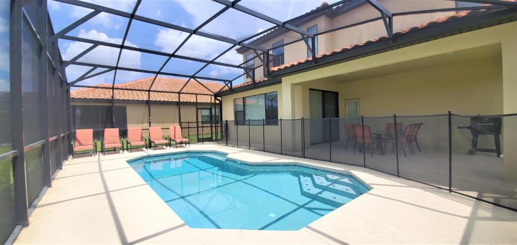Davenport House | Grand Superior 4BD Pool Home at Disney & Universal