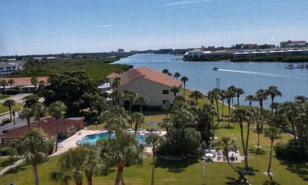 Largo Condo | GRAND VIEWS of the INTRACOASTAL and GULF of MEXICO, furnished, waterfront condo.