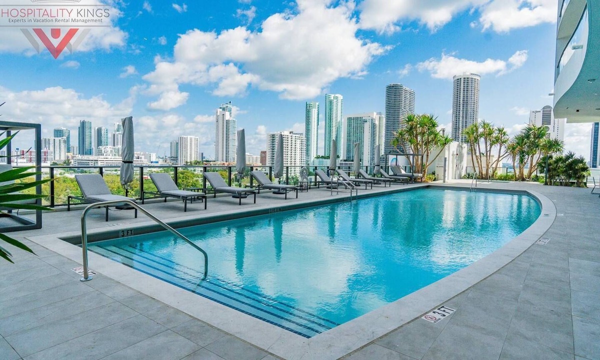 Town Square Apartment | Great 2bed/2bath in Miami! Million Dollar views!