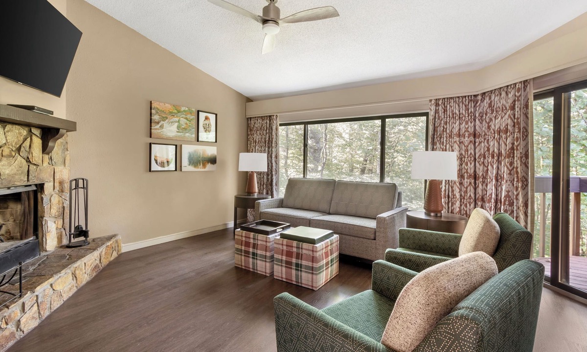 Sapphire Apartment | Great Adventure in North Carolina! 3 Pools, Ski Equipment Rentals, Free Parking