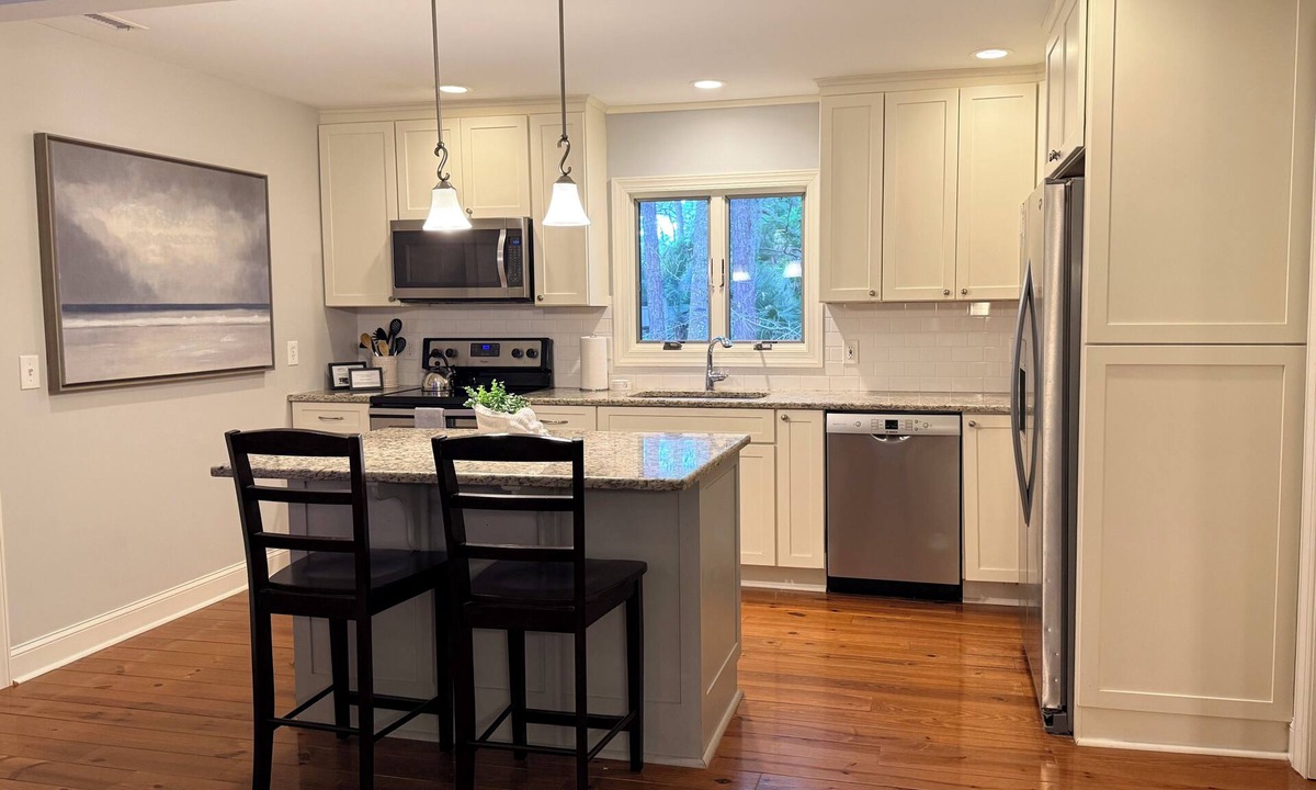 West Beach Cottage | Great Cottage and Close to Beach - Book Your Vacation Now!