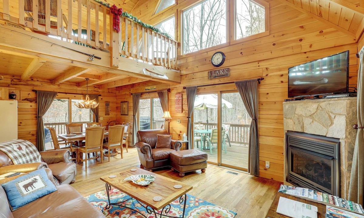 Hidden Lake Cabin | Great for Groups! Quiet Nebo Cabin w/Lake Access