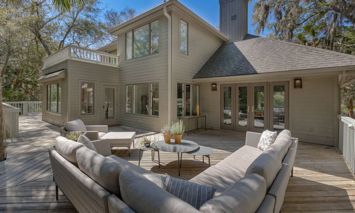 Vanderhorst Plantation House | Great location and outdoor space! Family Beach getaway! Kiawah Island!