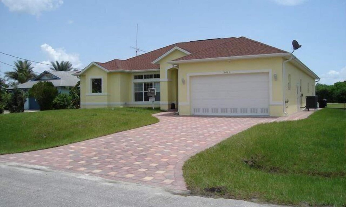 Gulf Cove Villa | Great modern spacious villa beautifully located on the water