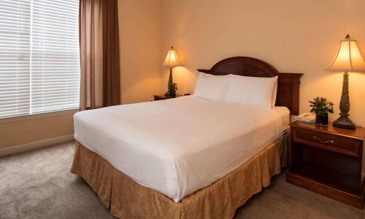 Four Corners Apartment | Great Relaxing Overnight Stay! Free Parking, Onsite Pool, Free Parking,