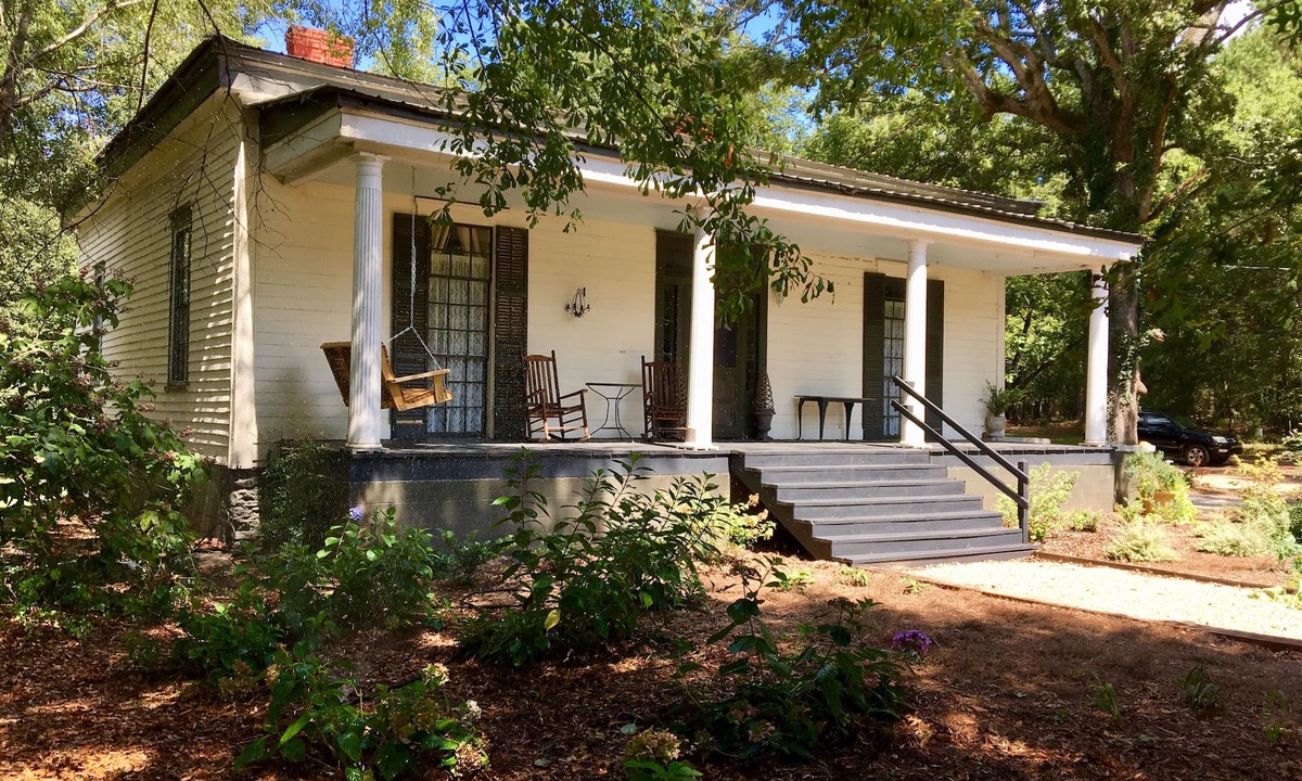 Farmington House | Greek Revival Farmhouse on River