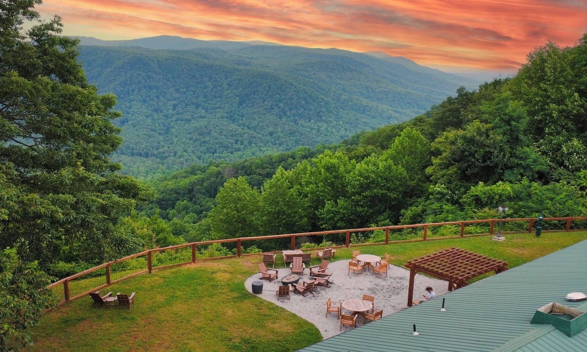 Saluda Hotel | Green River Lodge