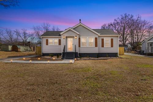 Welcome House | Greenville Cozy Retreat