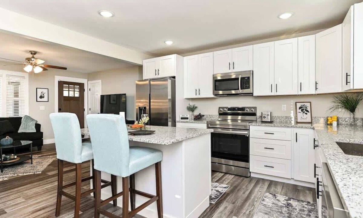 Greenville House | Greenville Gateway: Elegant Urban Retreat