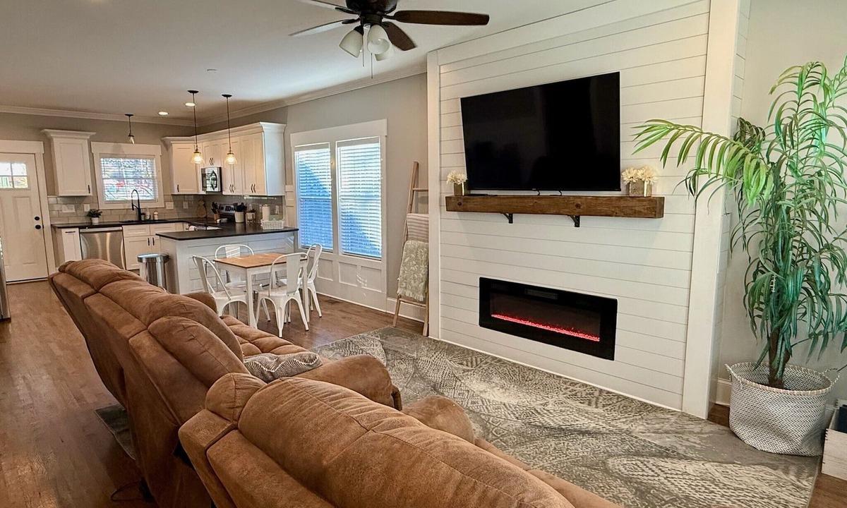 Sans Souci House | Greenville Gem: Family-Friendly + Pet-Friendly
