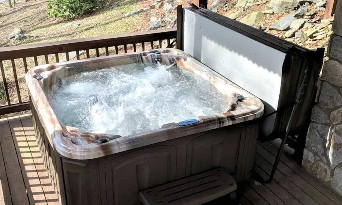 Peak Creek House | Greyson's River Ridge Retreat- Luxury Riverfront | Hot Tub | Game Room | Dog Friendly