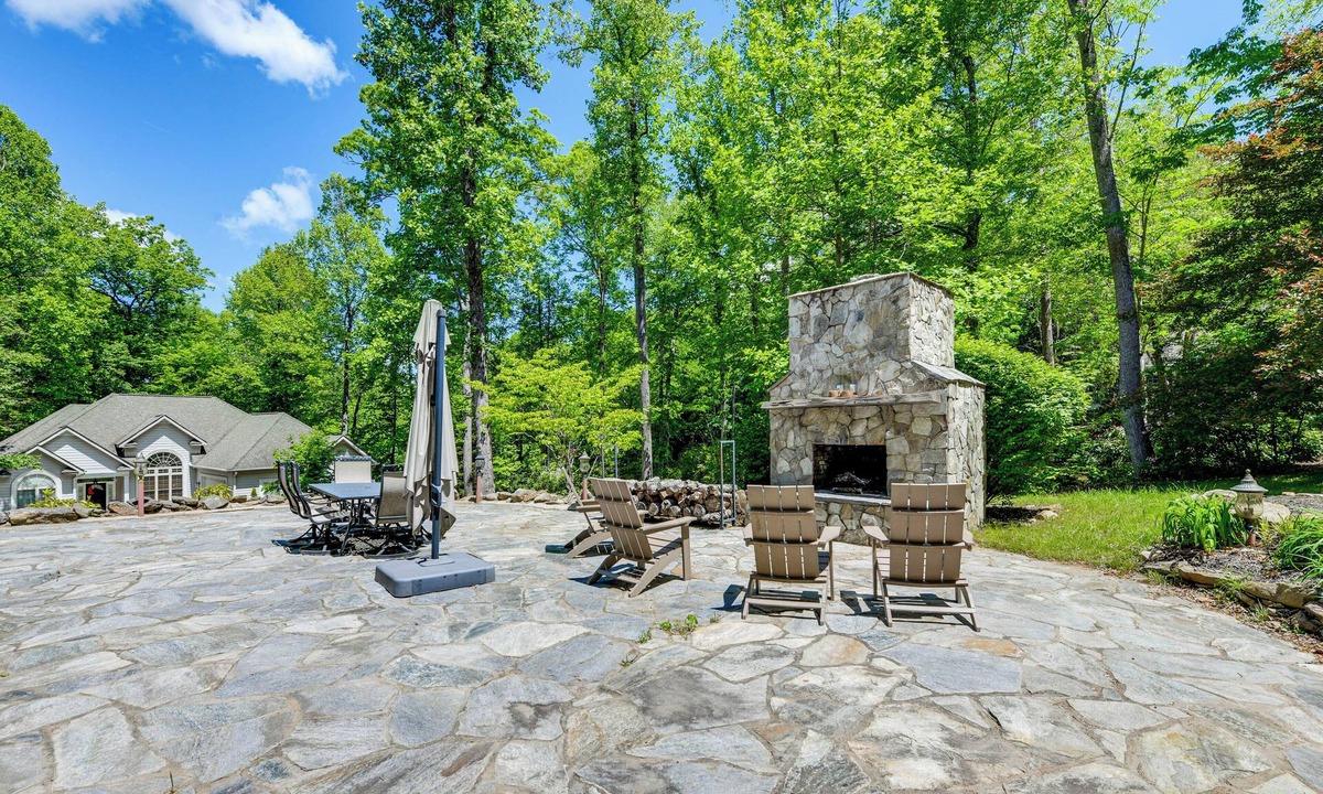 Ridgewood Estates House | Group-Friendly Mtn Estate 2 Mi to Dtwn Waynesville