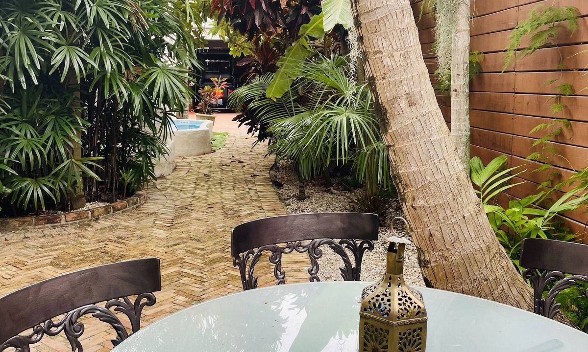 Northeast Coconut Grove House | Guest Casita in Coconut Grove a block from Biscayne Bay,Charming Spanish Style!