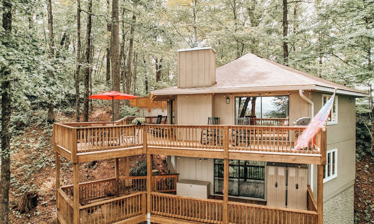 Dillard Cabin | GUEST FAVORITE! Mountain Views, Golf, Hiking, Pickleball, FAMILY & PET Friendly