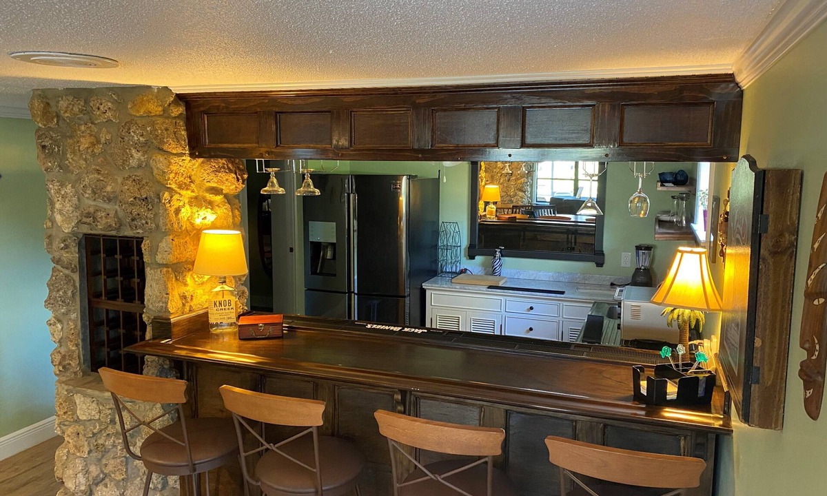 Lady Lake House | Guest House for Small Events or Vacation on Lake Griffin near The Villages FL