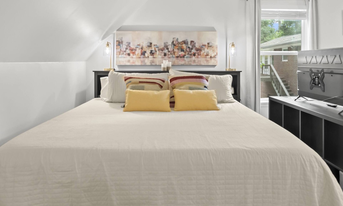 Austell Apartment | Guest House Studio + Bonus Space - 30Days+ Ok! King Bed, Fast Wi-fi, Quiet Area!