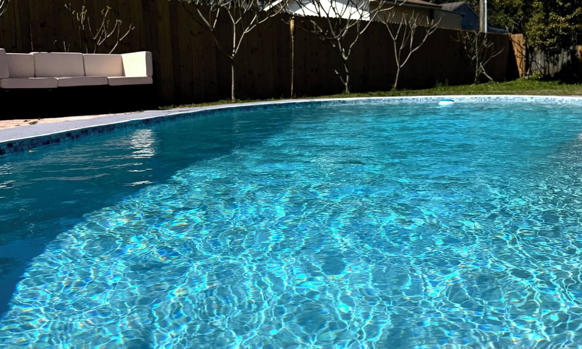 Seminole Apartment | Guest suite with pool