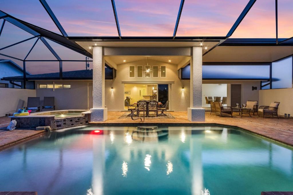 Yacht Club House | Gulf Access, Kayaks, PET Friendly - Escape to Versailles - Roelens Vacations