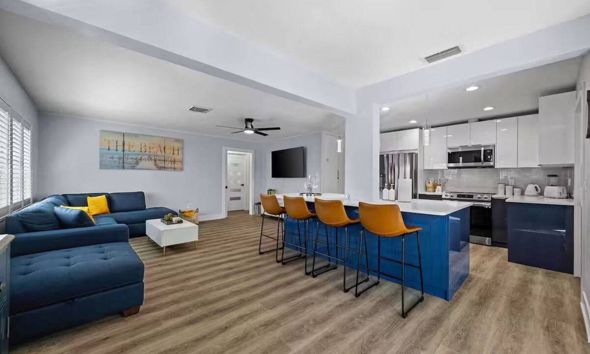 Laurel House | Gulf Coast Paradise: 3/2 Beach Retreat with Pool & Family Amenities