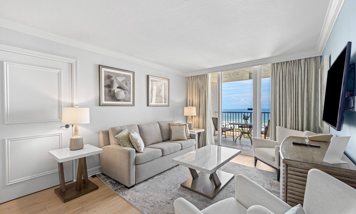 Marco Island Condo | Gulf-front condo with pool, hot tub, central AC, view & on-site restaurants