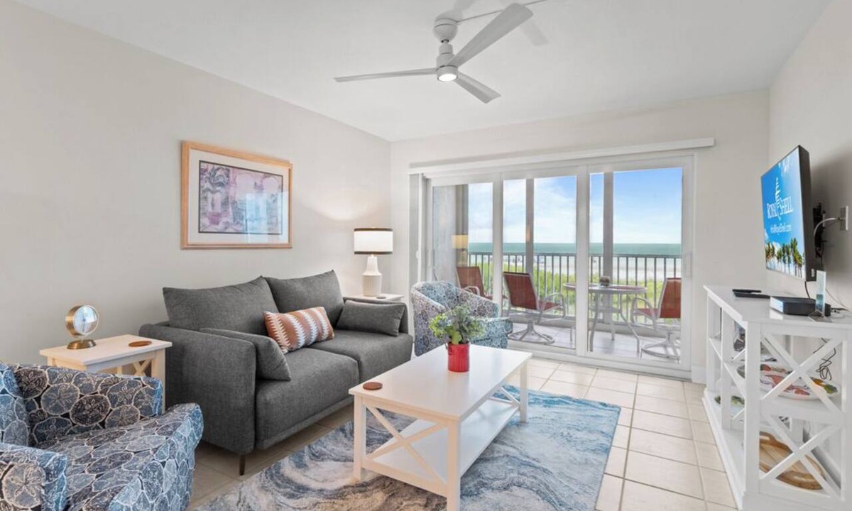 Beachview Country Club Estates Condo | Gulf Front, First Living Level, Two Bedroom Condo - Sanibel Surfside 112