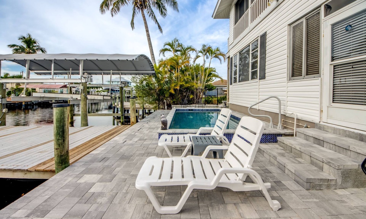 Matlacha Apartment | Gulf Hidden Jewel POOL Kayak bikes fish from dock