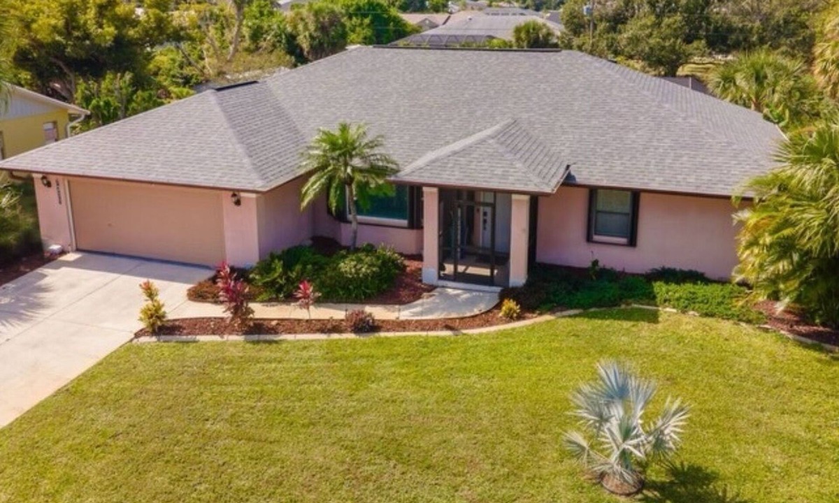 Englewood East House | Gulf Shore Thing Villa perfect for Snowbirds with Heated Pool, Pet Friendly
