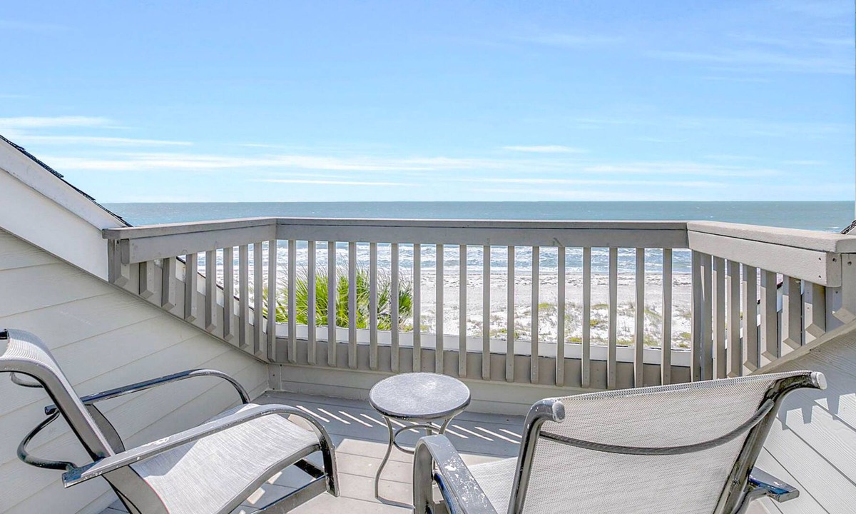 Indian Shores House | Gulf view retreat with private access to indian rocks beach & free WiFi