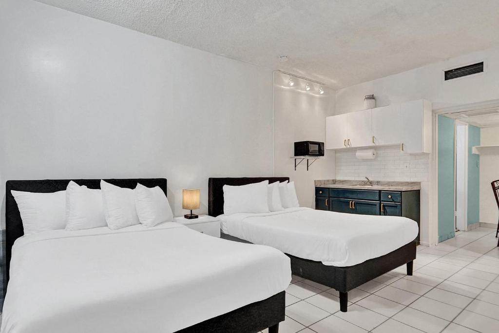 Hallandale Beach Apartment | Hallandale Beach Pool Hollywood North Beach Park