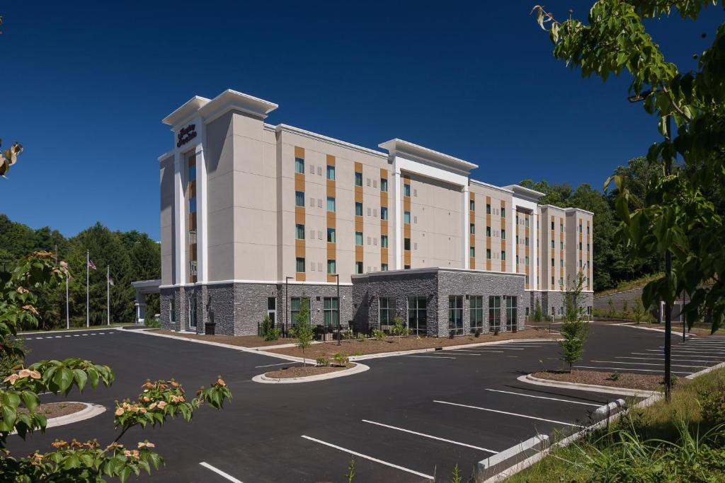 Asheville Hotel | Hampton Inn & Suites-Asheville Biltmore Village, NC