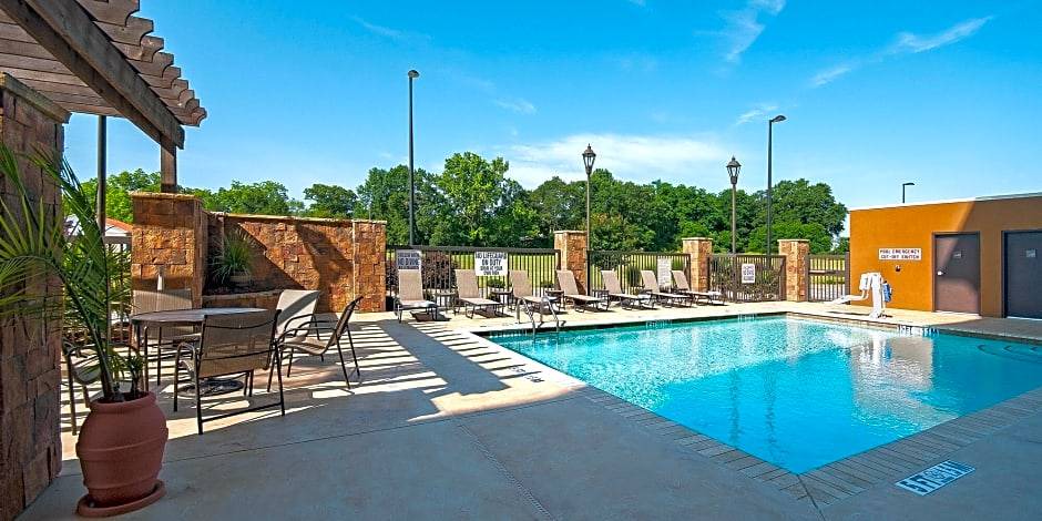 Seneca Hotel | Hampton Inn & Suites Seneca-Clemson Area, SC
