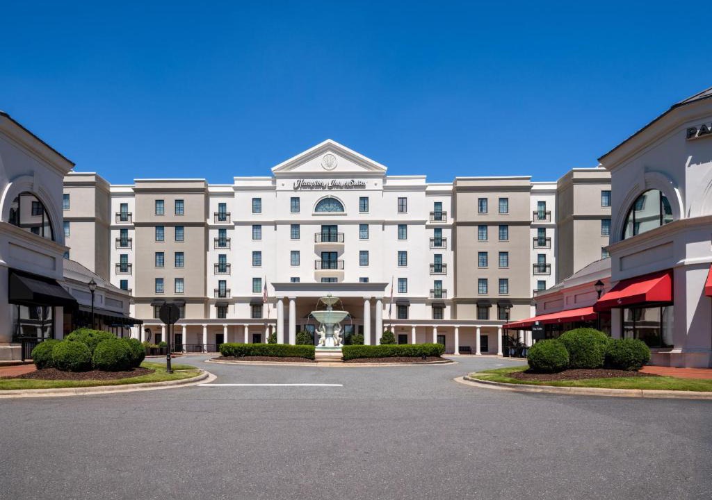 SouthPark Hotel | Hampton Inn & Suites South Park at Phillips Place