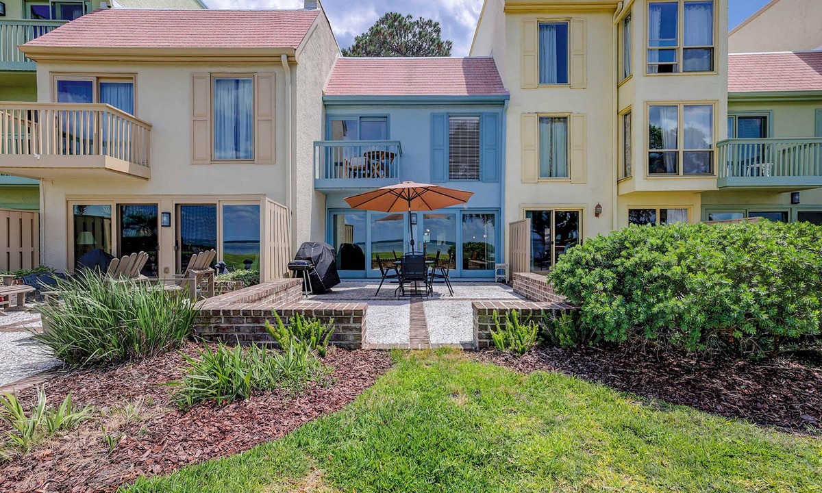 Harbour Town Condo | Harbour Town hideaway with scenic balcony, water views just steps from the lighthouse