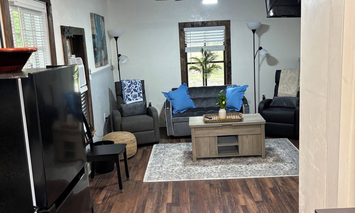 Cross Creek Cabin | Harmons Landing charming 2 bedroom cabin Cross Creek