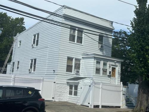 Irvington House | HARPER AVE DIVINE GUEST HOUSe, PRIVATE BATHROOM, FREE PARKING