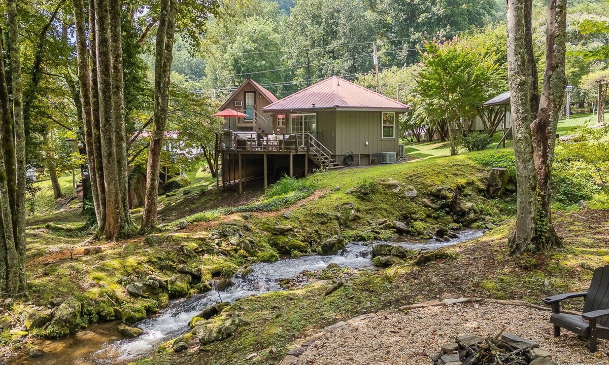 Sylva Cottage | Haven on the Creek Beautiful Creekside Retreat