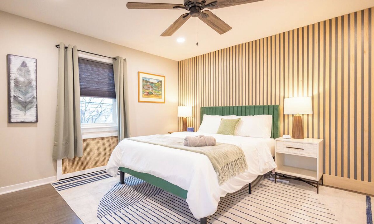 Hawthorne Apartment | Hawthorne 2 Bed 1.5 Bath w/Office -Pets OK, Laundry In-Unit, Parking, Fios, Safe