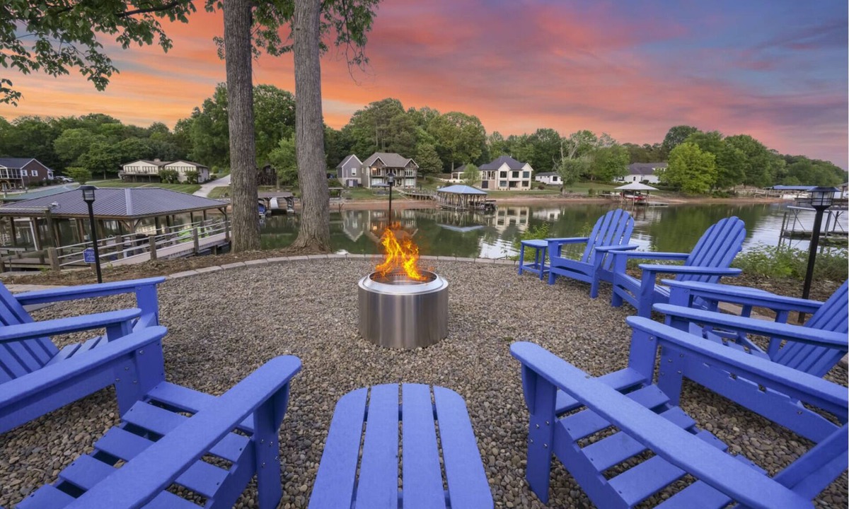 Mount Mourne House | Hazelton Haven| Game Room | Solo Stove | Sleeps 16