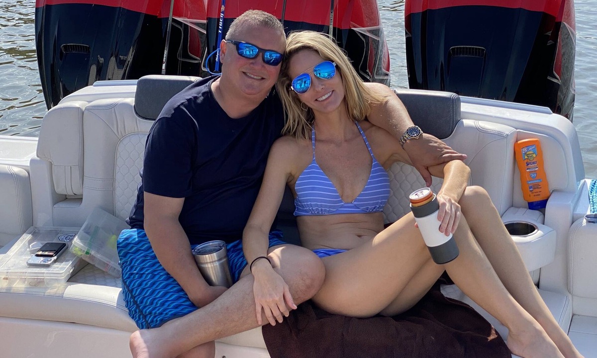 Holiday Harbors Boat Rental | HCB 53 Suenos Luxury Yacht