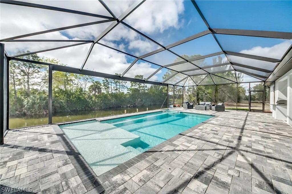Trafalgar House | Heated Pool, Canal Views, Sleeps 8 - Villa Sip N' Sea