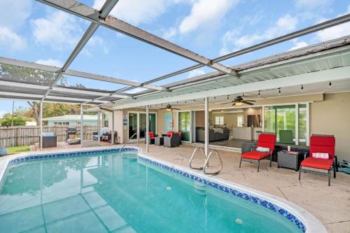 Clearwater Apartment | Heated Pool Family Fun at Silver Sands Clearwater