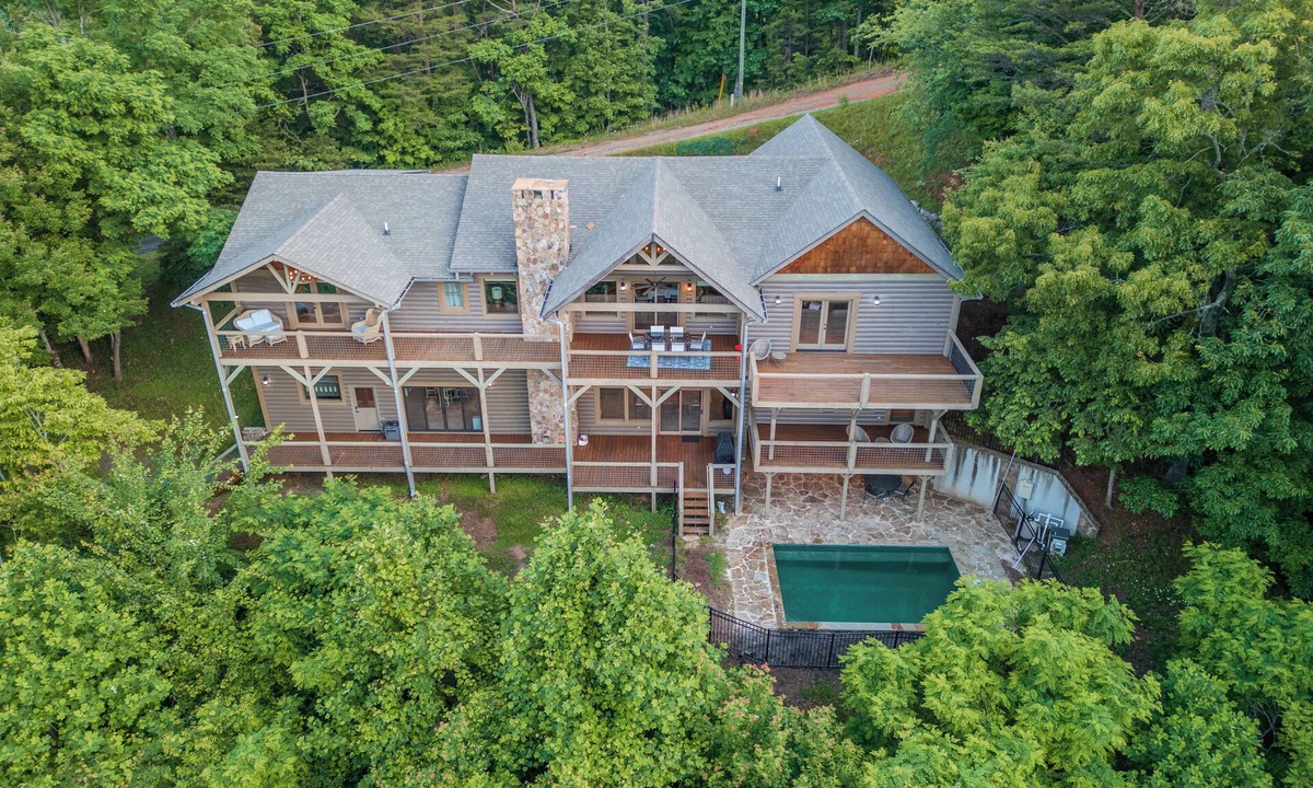 Cherry Log Cabin | Heated pool & hot tub at huge mountain retreat