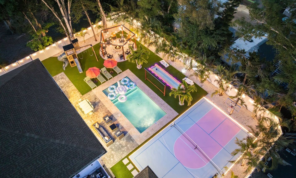 St. Petersburg - Clearwater House | Heated Pool, Pickleball, PuttPutt, Game Room & More! Main Home + Guest House