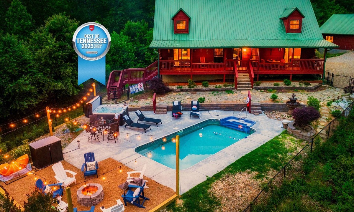 Sevierville Cabin | Heated Pool*Sauna*HotTub*Theater+Game Room*Private
