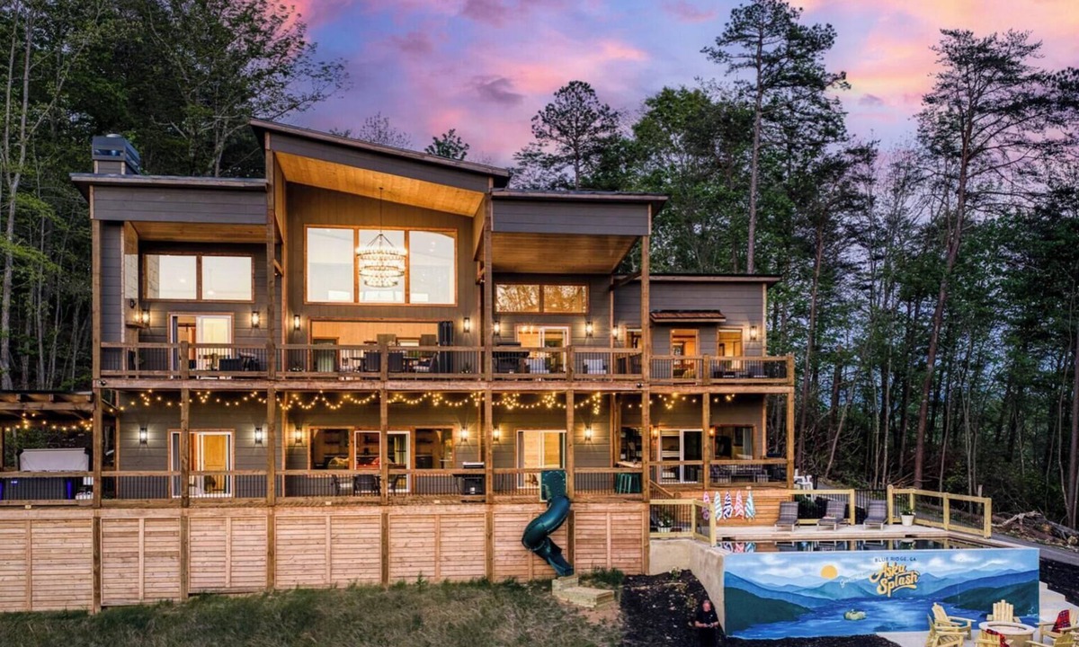 Blue Ridge Cabin | Heated Pool, Spa, Mountain Views, 5 Kings, Close to Downtown
