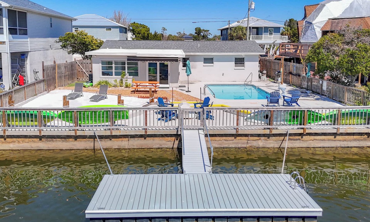 Spring Hill House | Heated Pool Waterfront Private Beach Dock Kayaks